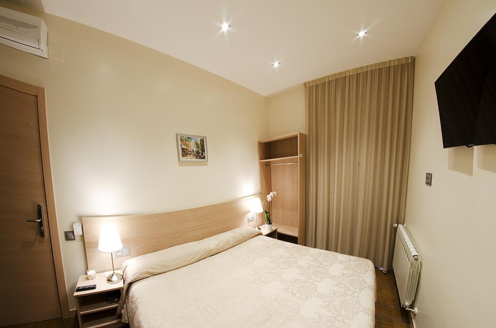 ברצלונה Hostal Excellence מראה חיצוני תמונה
