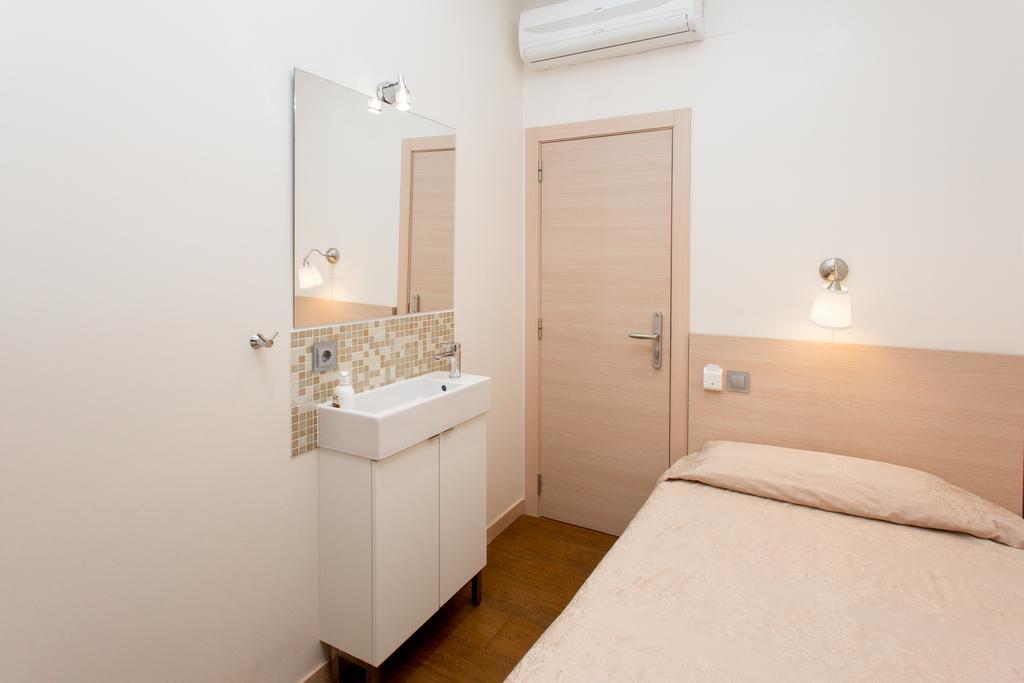 ברצלונה Hostal Excellence מראה חיצוני תמונה