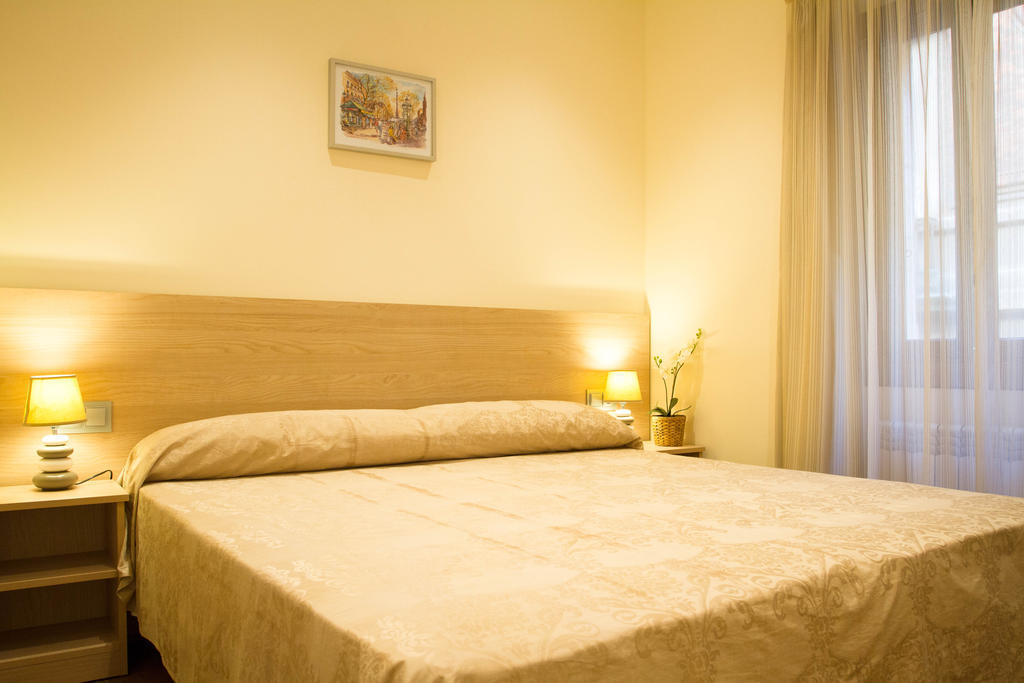 ברצלונה Hostal Excellence מראה חיצוני תמונה